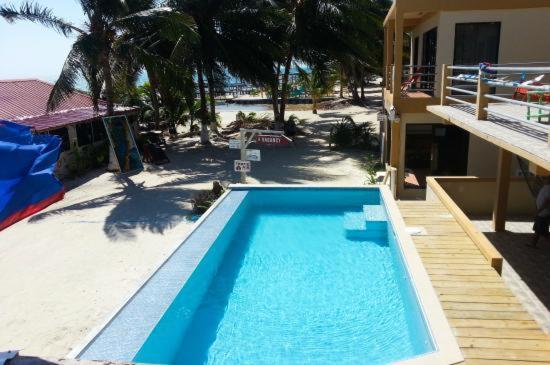 Beach Club Budget Rooms At Popeyes Caye Caulker Ngoại thất bức ảnh
