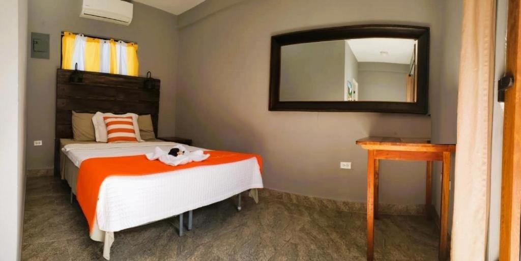 Beach Club Budget Rooms At Popeyes Caye Caulker Ngoại thất bức ảnh