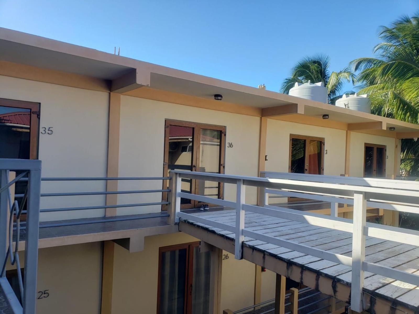 Beach Club Budget Rooms At Popeyes Caye Caulker Ngoại thất bức ảnh