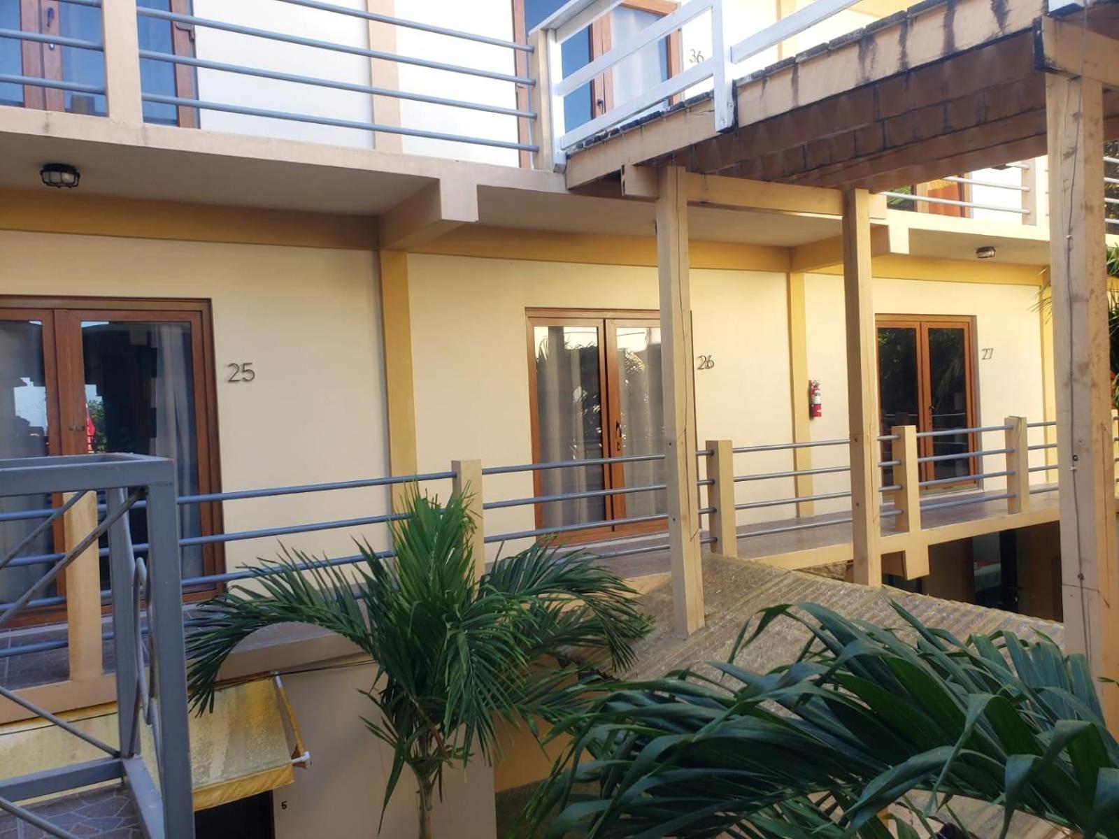 Beach Club Budget Rooms At Popeyes Caye Caulker Ngoại thất bức ảnh