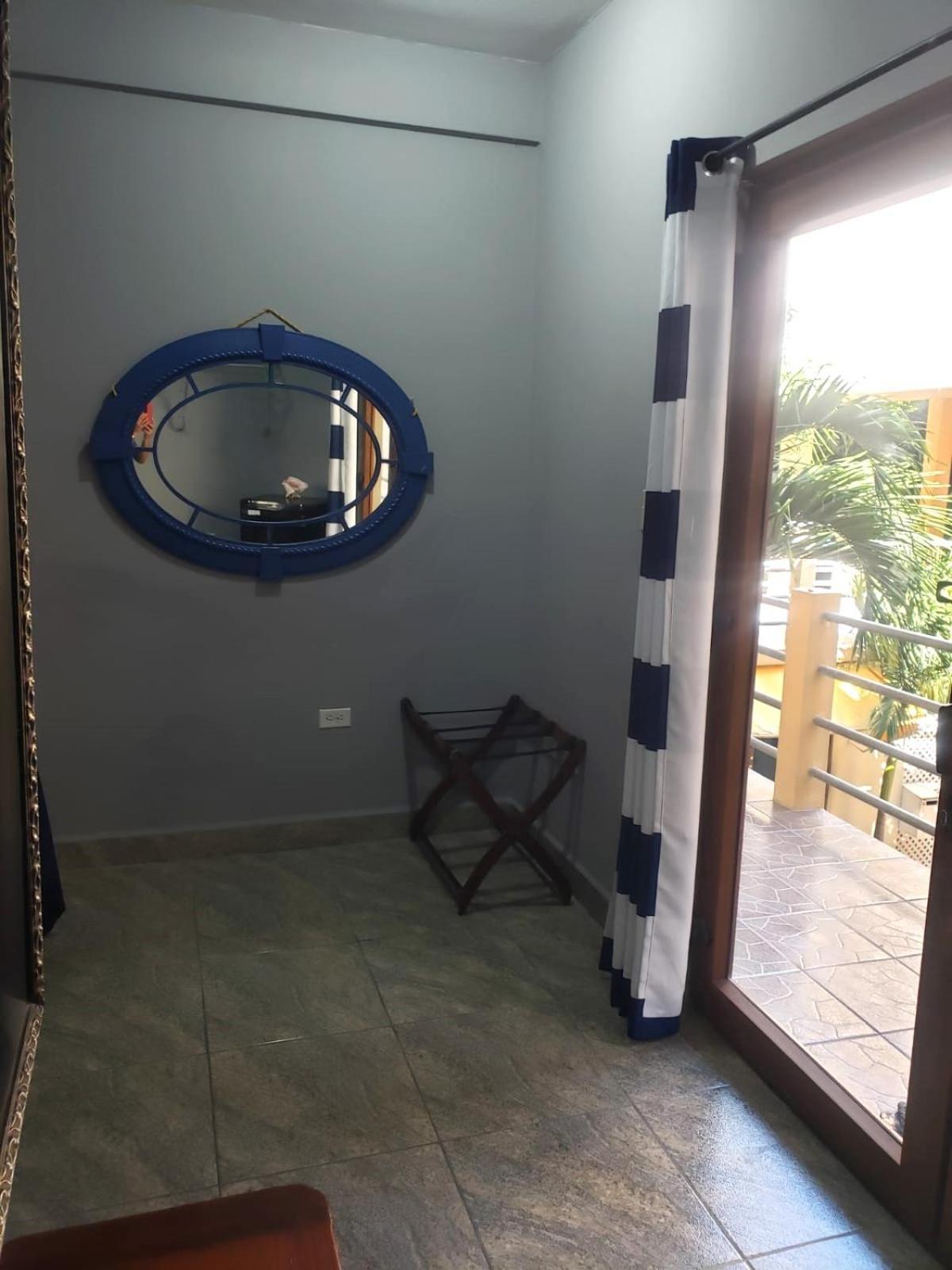 Beach Club Budget Rooms At Popeyes Caye Caulker Ngoại thất bức ảnh