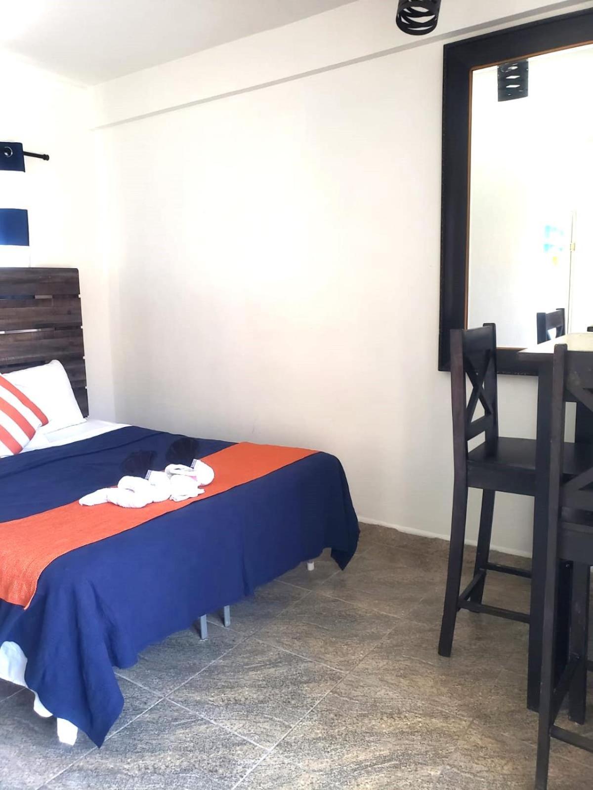 Beach Club Budget Rooms At Popeyes Caye Caulker Ngoại thất bức ảnh