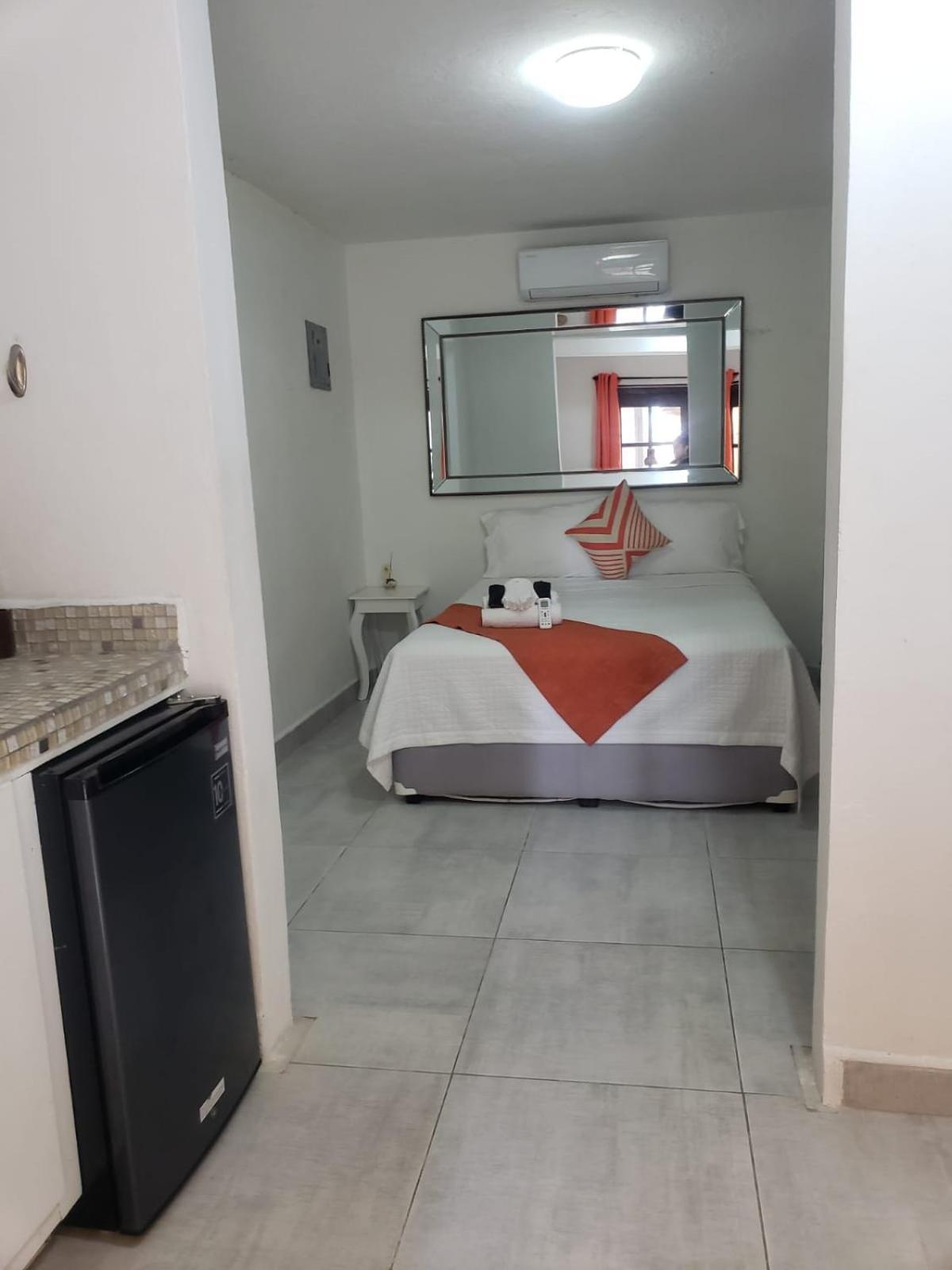 Beach Club Budget Rooms At Popeyes Caye Caulker Ngoại thất bức ảnh